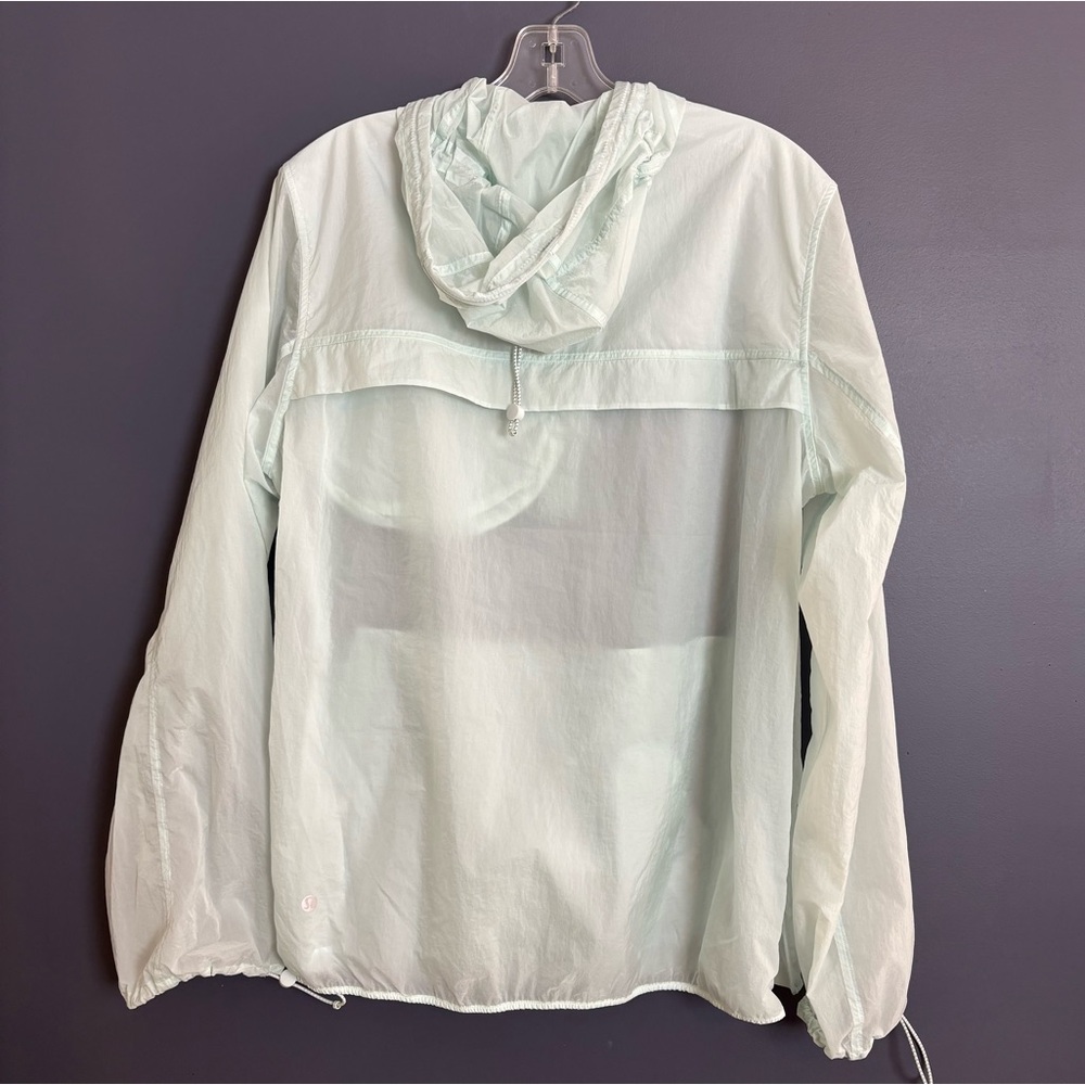 SOLD Lululemon Step Out Anorak Ocean Air Lightweight Jacket Size Medium Rain - Picture 4 of 16